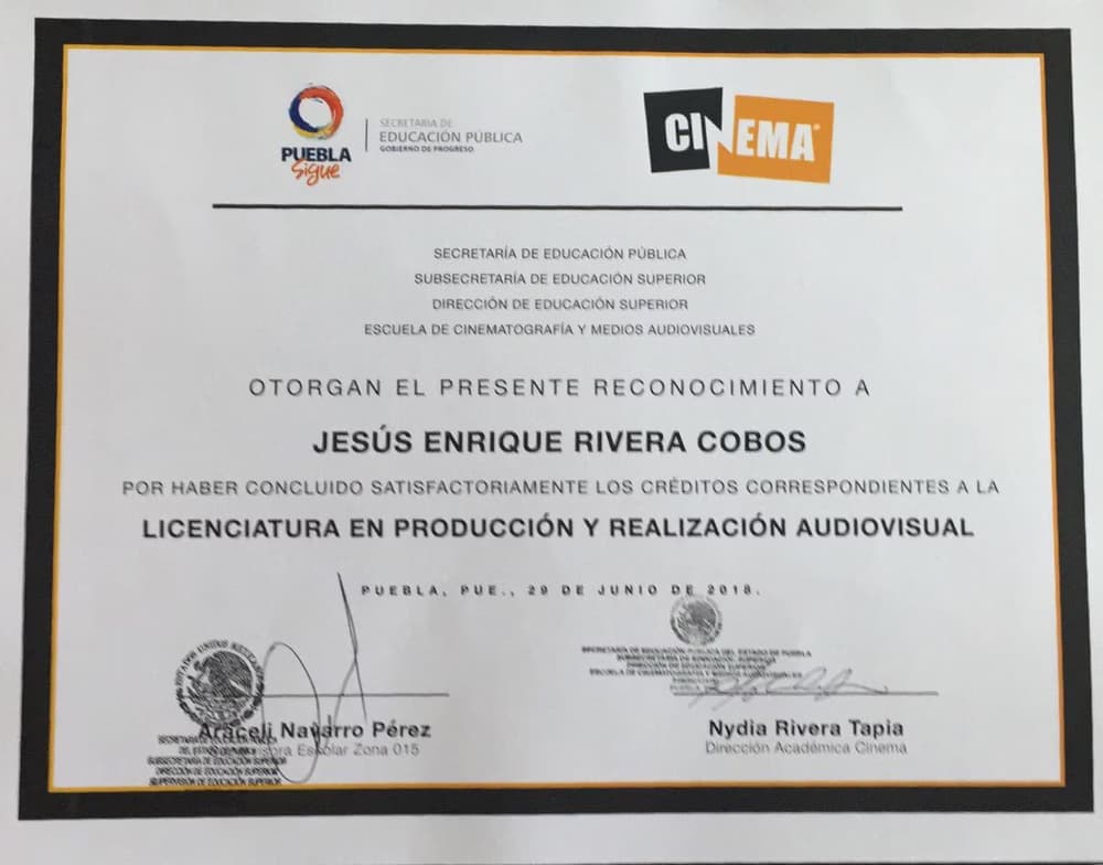 Verified degree or teaching certification of Jesús