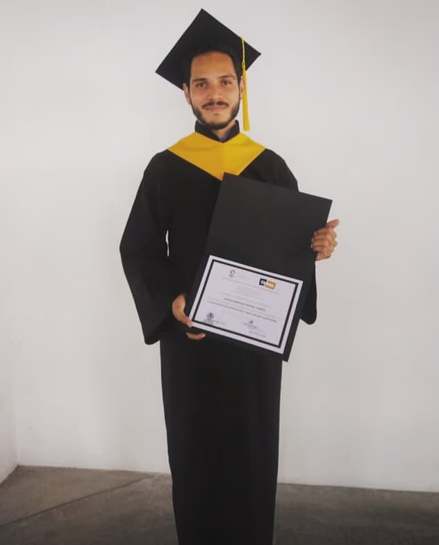 Graduation ceremony photo of Jesús