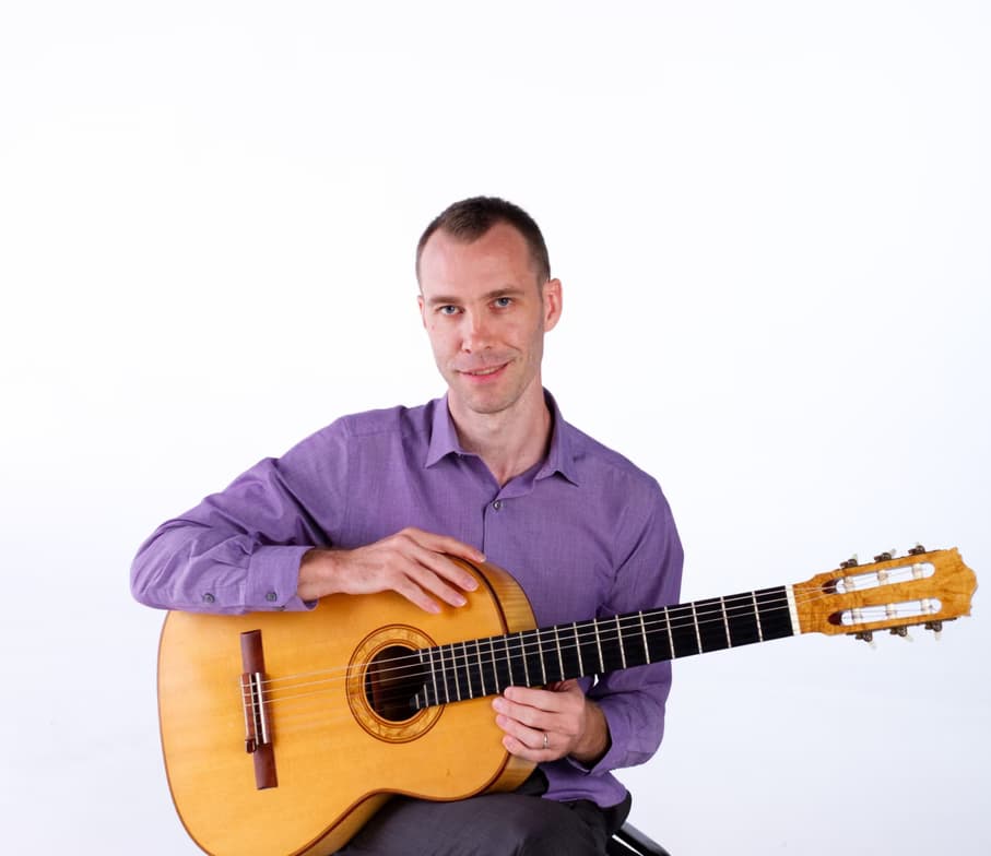 Profile photo of Benjamin, Guitar tutor at Wiingy