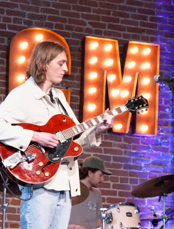 Profile photo of Hunter, Guitar tutor at Wiingy