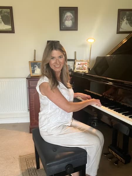Profile photo of Jayne, Piano tutor at Wiingy