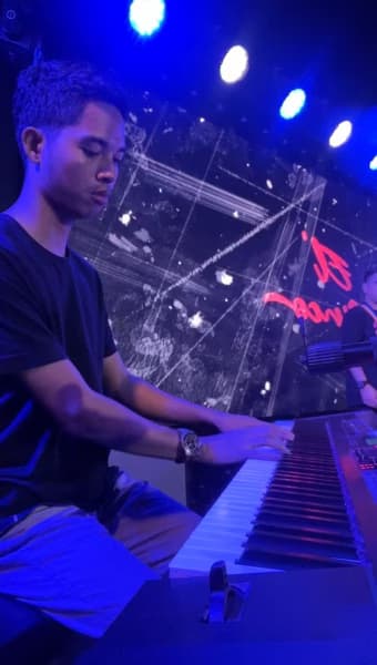 Casual photos of Richard, Wiingy tutor