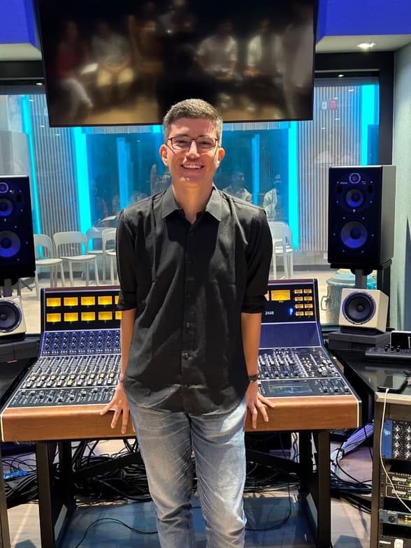 Profile photo of Carlos, Singing tutor at Wiingy