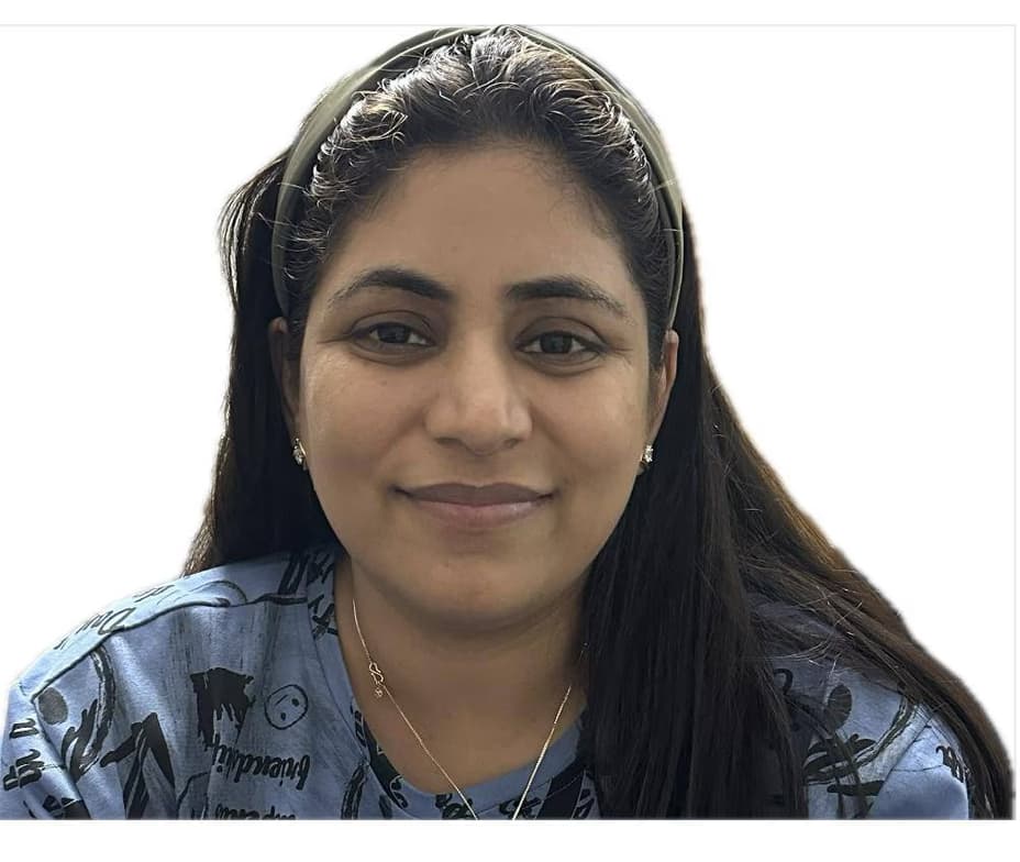 Profile photo of Charu, Economics tutor at Wiingy