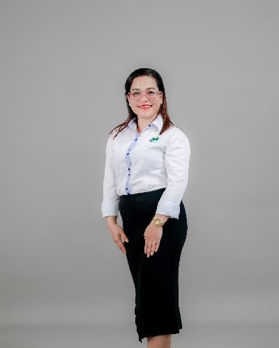 Profile photo of Weena, English tutor at Wiingy