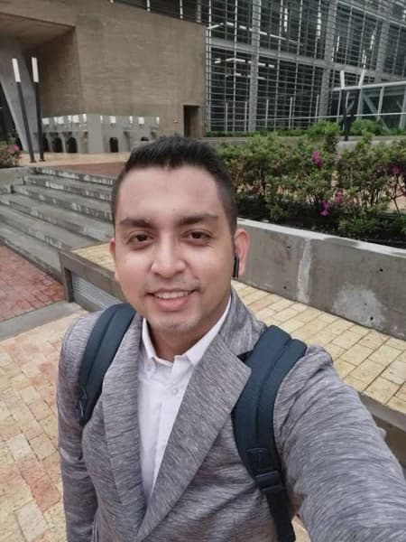 Profile photo of Julian, Spanish tutor at Wiingy