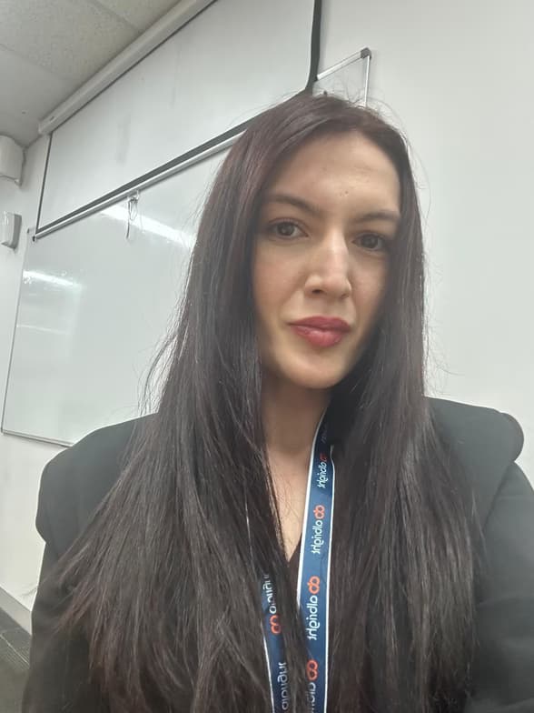 Profile photo of Cansu , English tutor at Wiingy