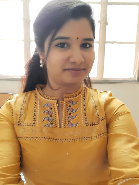 Travel snapshot of Rashmi during a trip