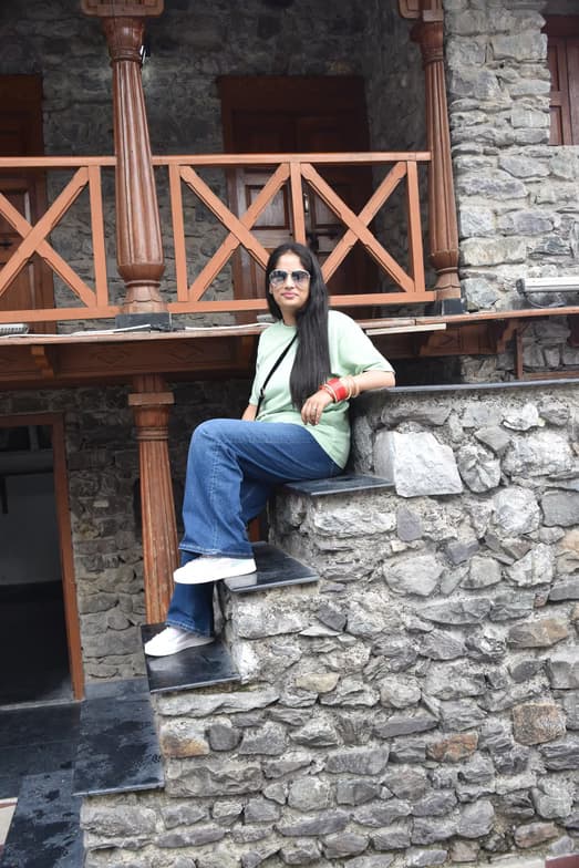 Travel snapshot of Shalley during a trip