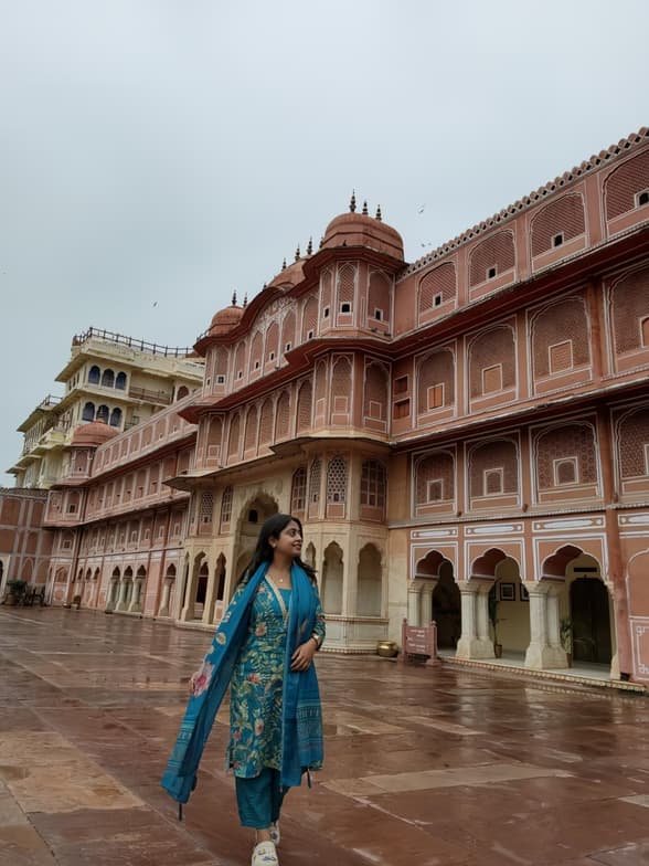 Travel snapshot of Mansi during a trip