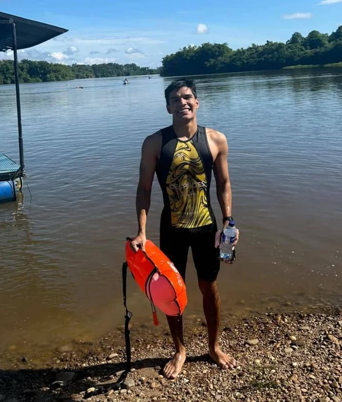 Nicolásenjoying a hobby outside teaching