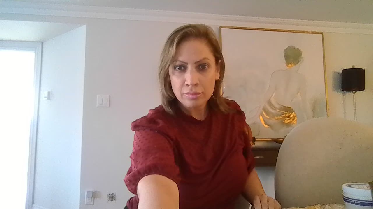 Profile photo of Nadia, English tutor at Wiingy