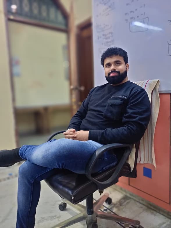 Profile photo of Ashu, Mathematics tutor at Wiingy