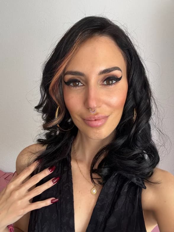 Profile photo of JO, Singing tutor at Wiingy