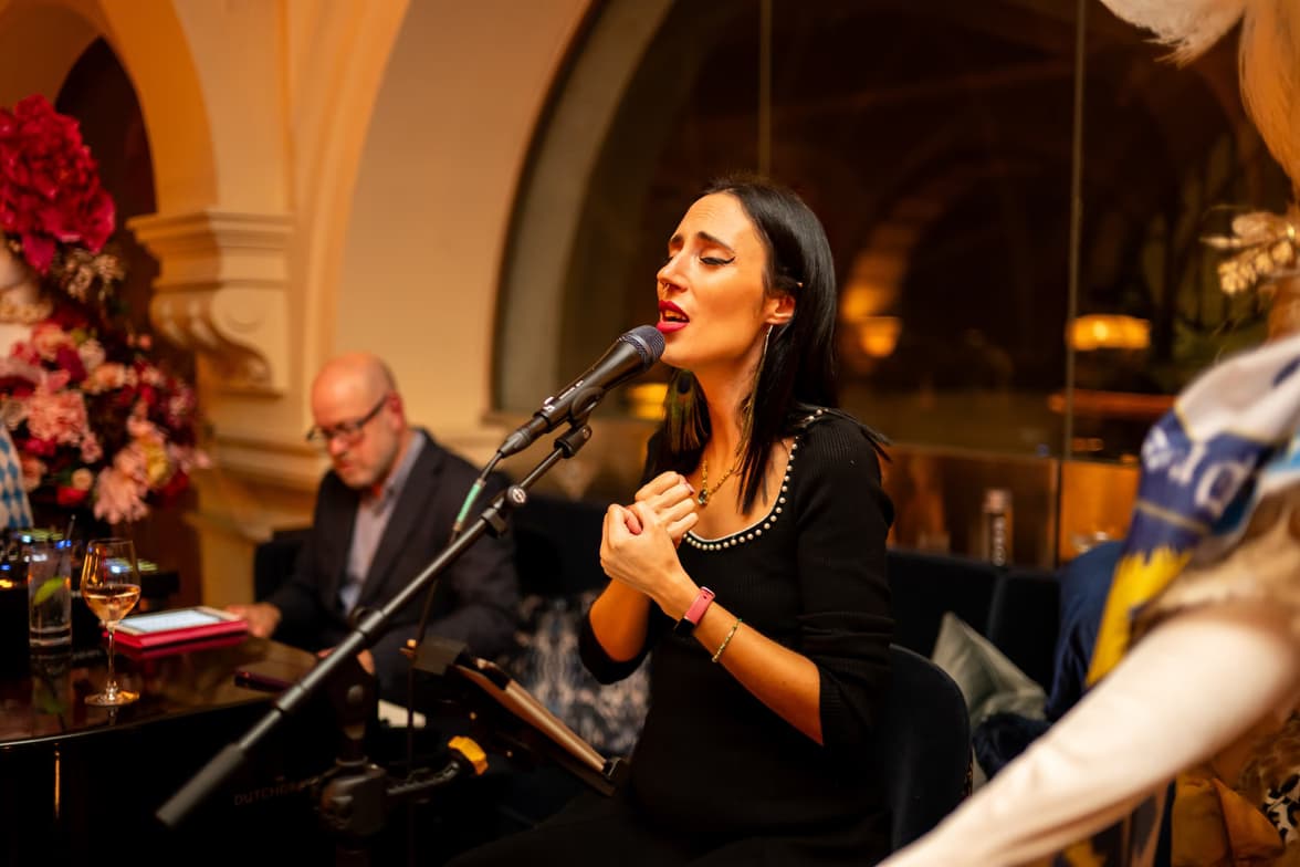 Profile photo of JO, Singing tutor at Wiingy