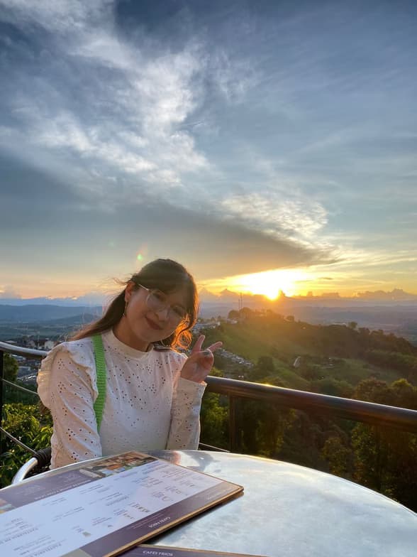 Travel snapshot of Laura during a trip