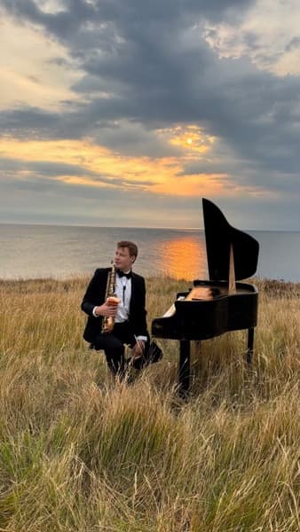 Profile photo of Denis, Piano tutor at Wiingy