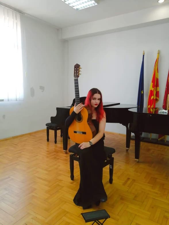 Profile photo of Aleksandra, Guitar tutor at Wiingy