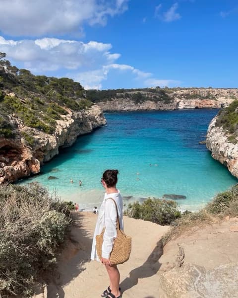 Travel snapshot of Andreea during a trip