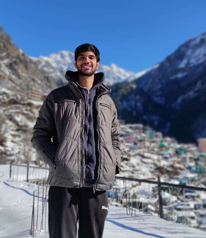 Travel snapshot of Divyanshu during a trip