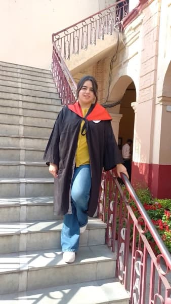 Graduation ceremony photo of Rashmeet