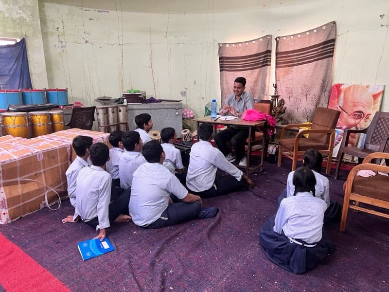 Piyush conducting a lesson